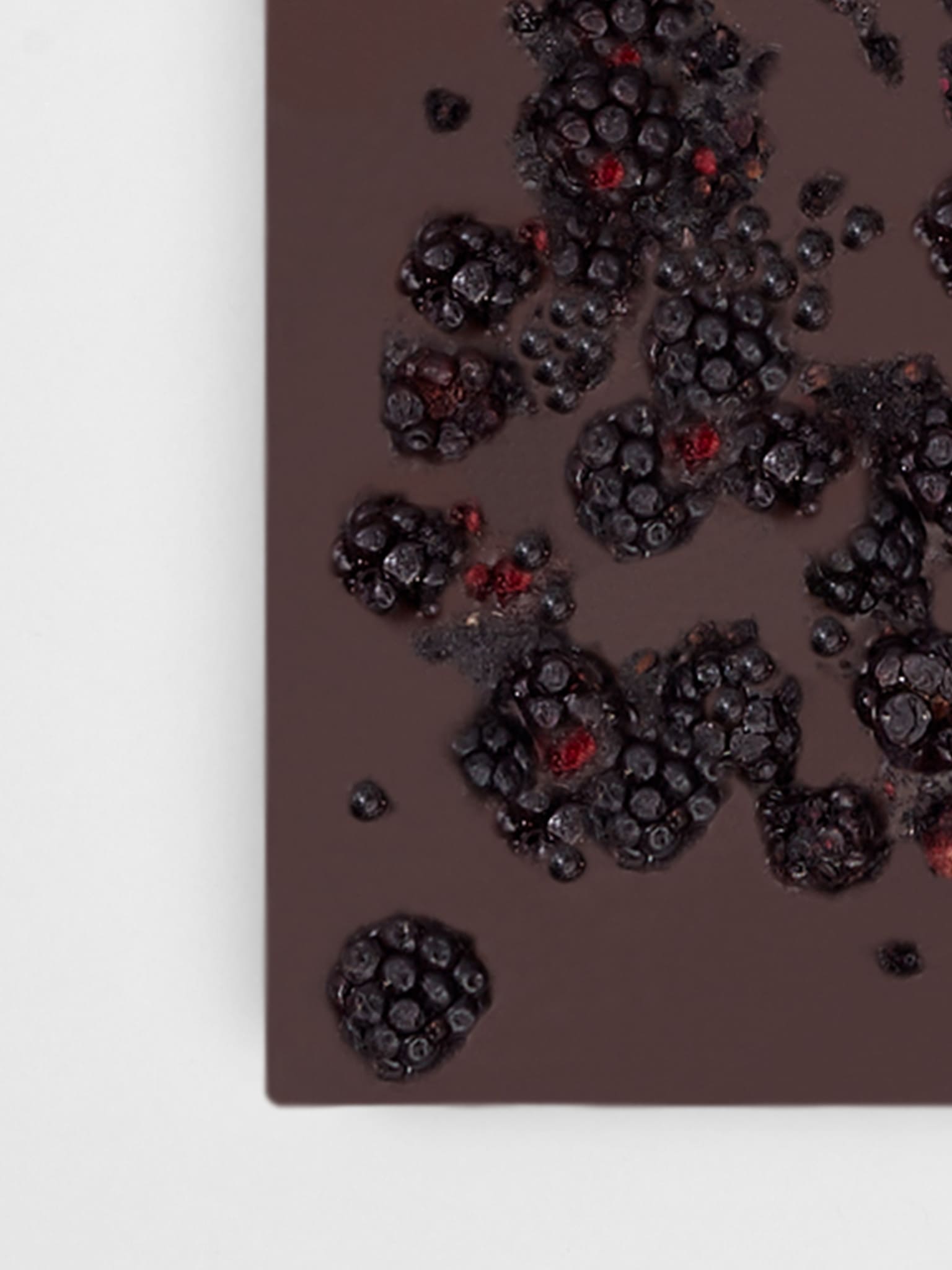 Handgemachte, dunkle Schokolade mit brombeeren in Regensburg und Amberg.