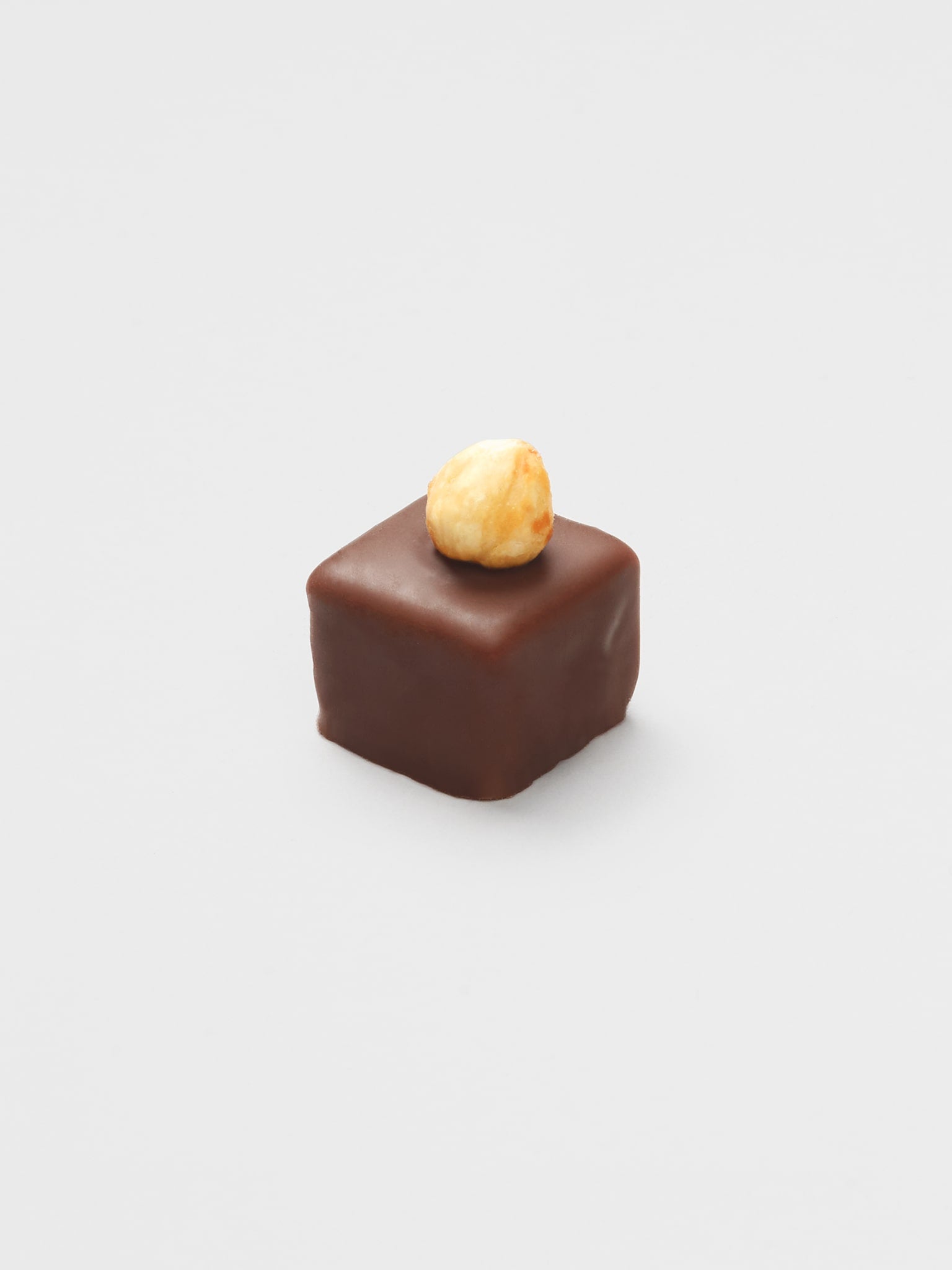Sahnenougat Praline mit Vollmilchschokolade
