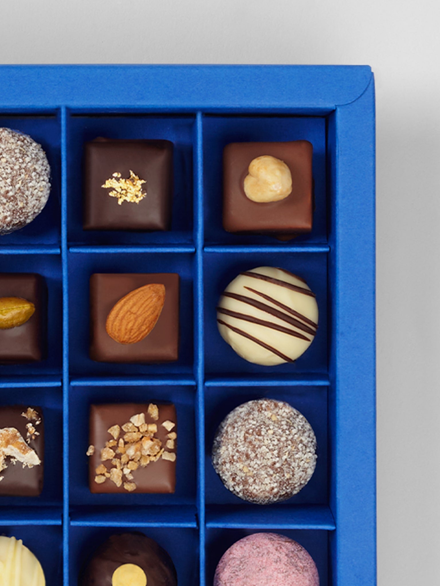 KSC Pralinen Box Medium with 16 chocolates 
